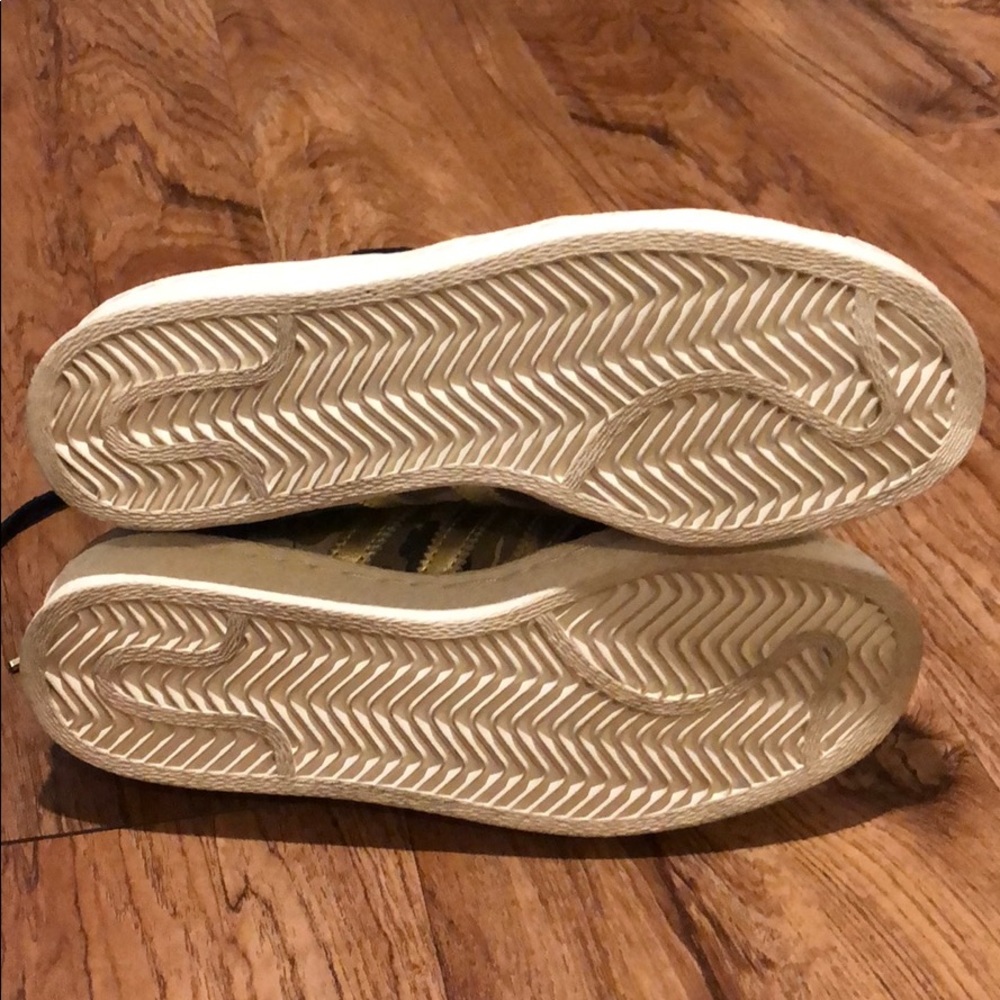 Shoes - Picture 3 of 4